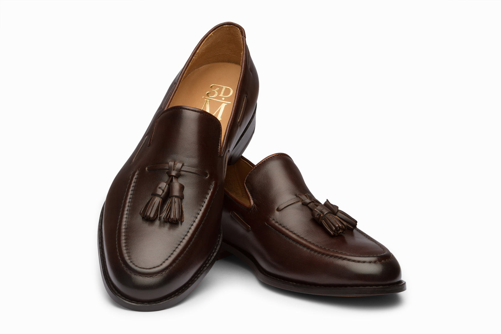 Close view of the brown leather tassel