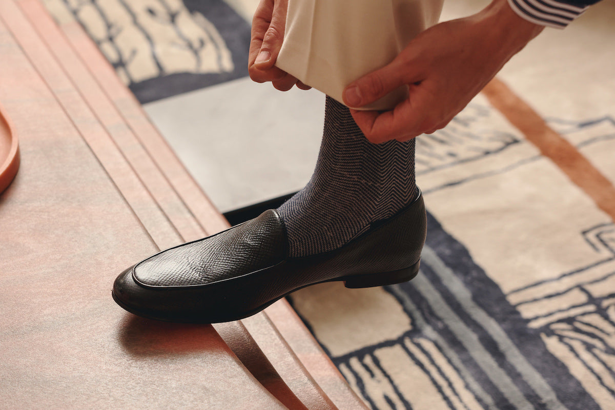 Close view of the black grain loafer
