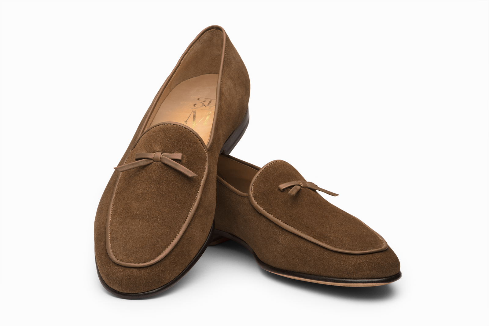 Close view of the tobacco suede loafer