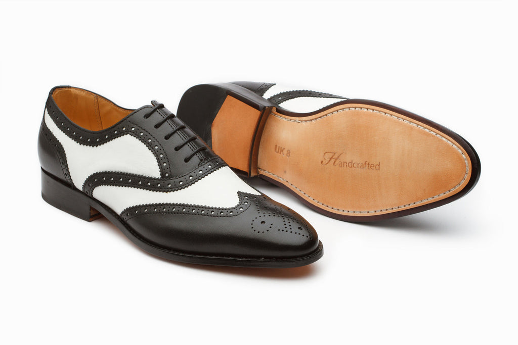 The black leather oxford in detail